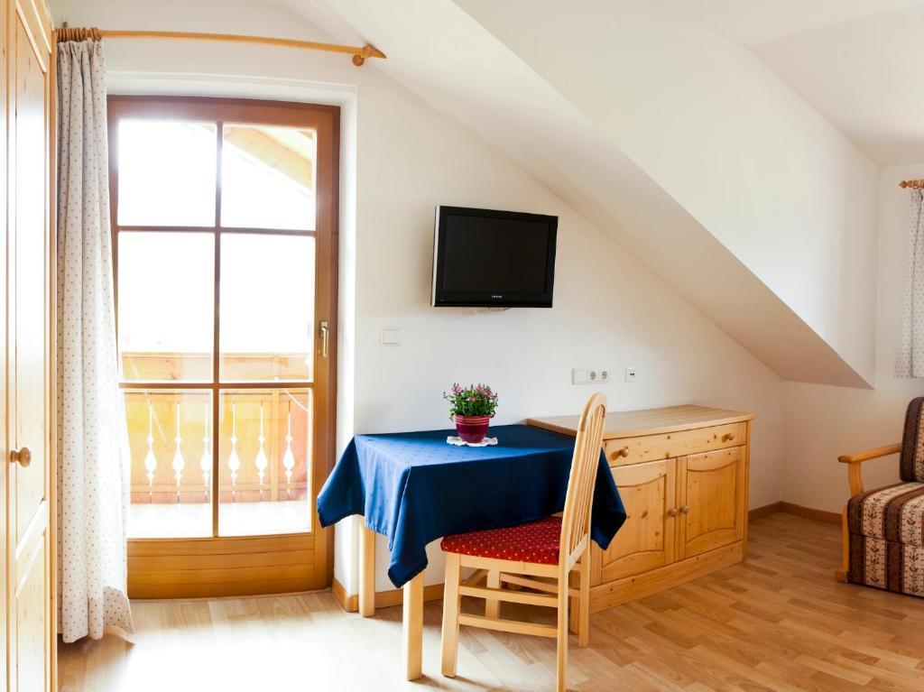 Hauserhof Aparthotel 2*